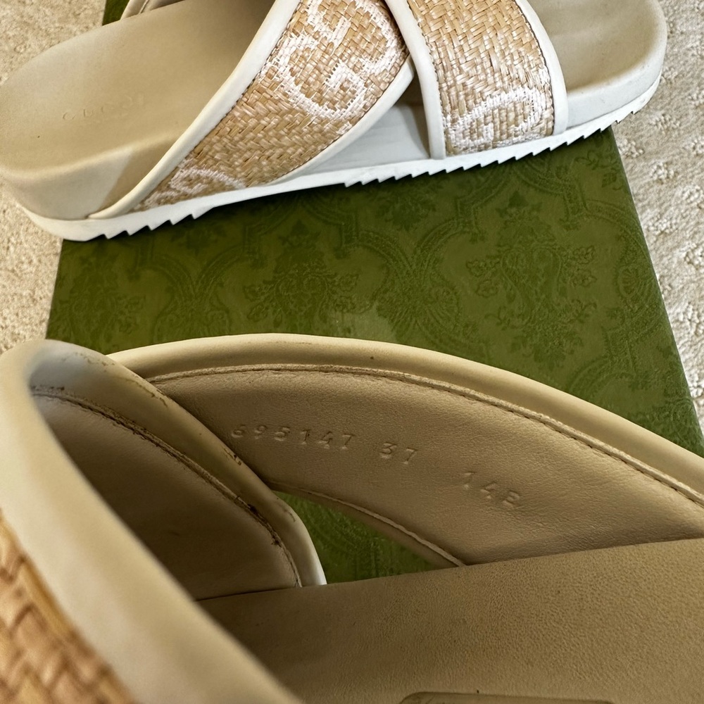 GUCCI Crossover Strap Raffia And Leather Sandals - Picture 14 of 14